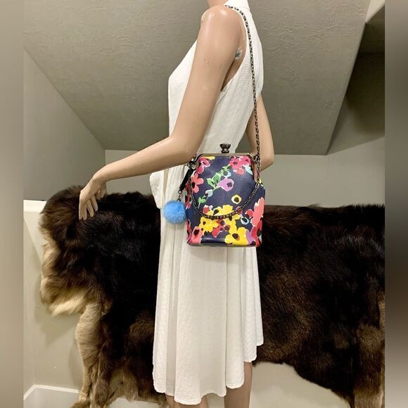 Handmade Genuine Leather Floral Print Push-lock Bucket Bag & Mink Fur Charm - Picture 2 of 16